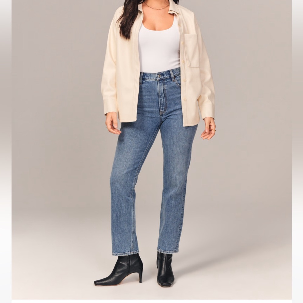 Abercrombie & Fitch - Curve Love Ultra High Rise Ankle Straight Jean